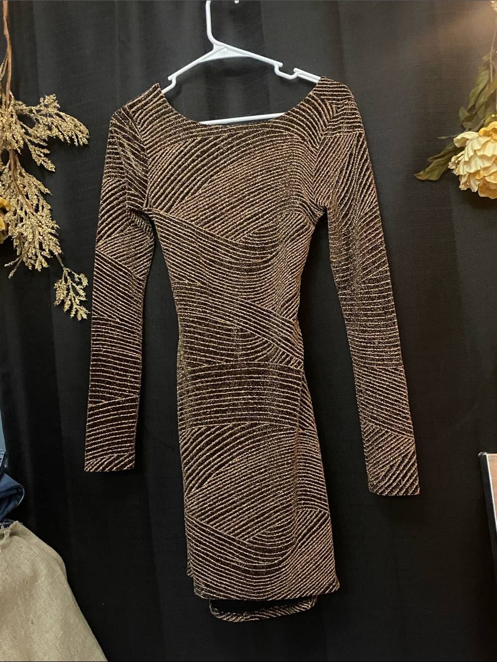 Altar'd State SZ S Black & Gold Textured Crisscross Back Long Sleeve Dress